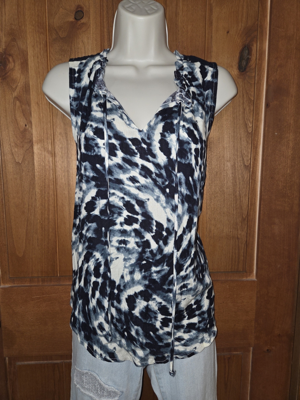 Sleeveless Navy and White Tie-Pattern V-Neck Blouse‎